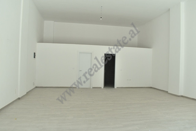 Dyqan me qira prane rruges Llazi Miho ne Tirane